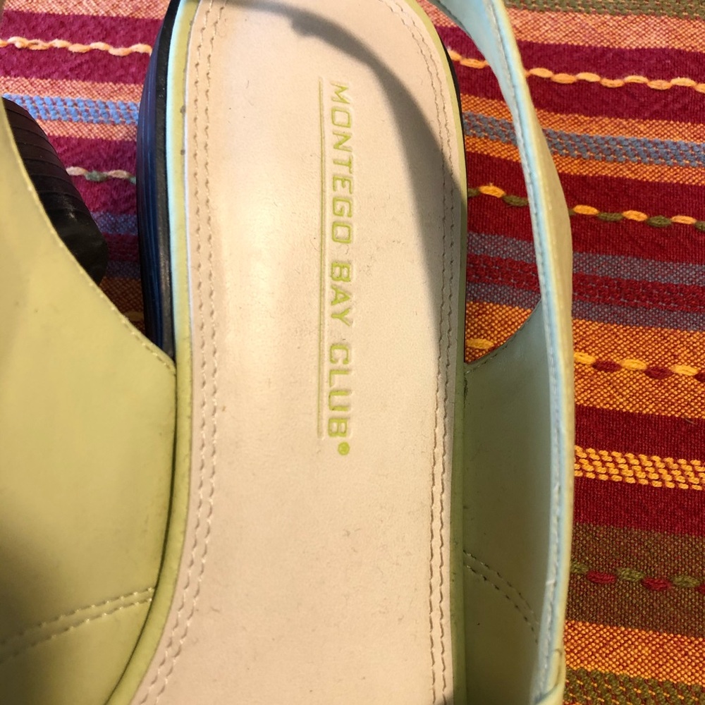 ⛄️ Size 7 mint green Montego Bay Club sandals - Picture 3 of 4